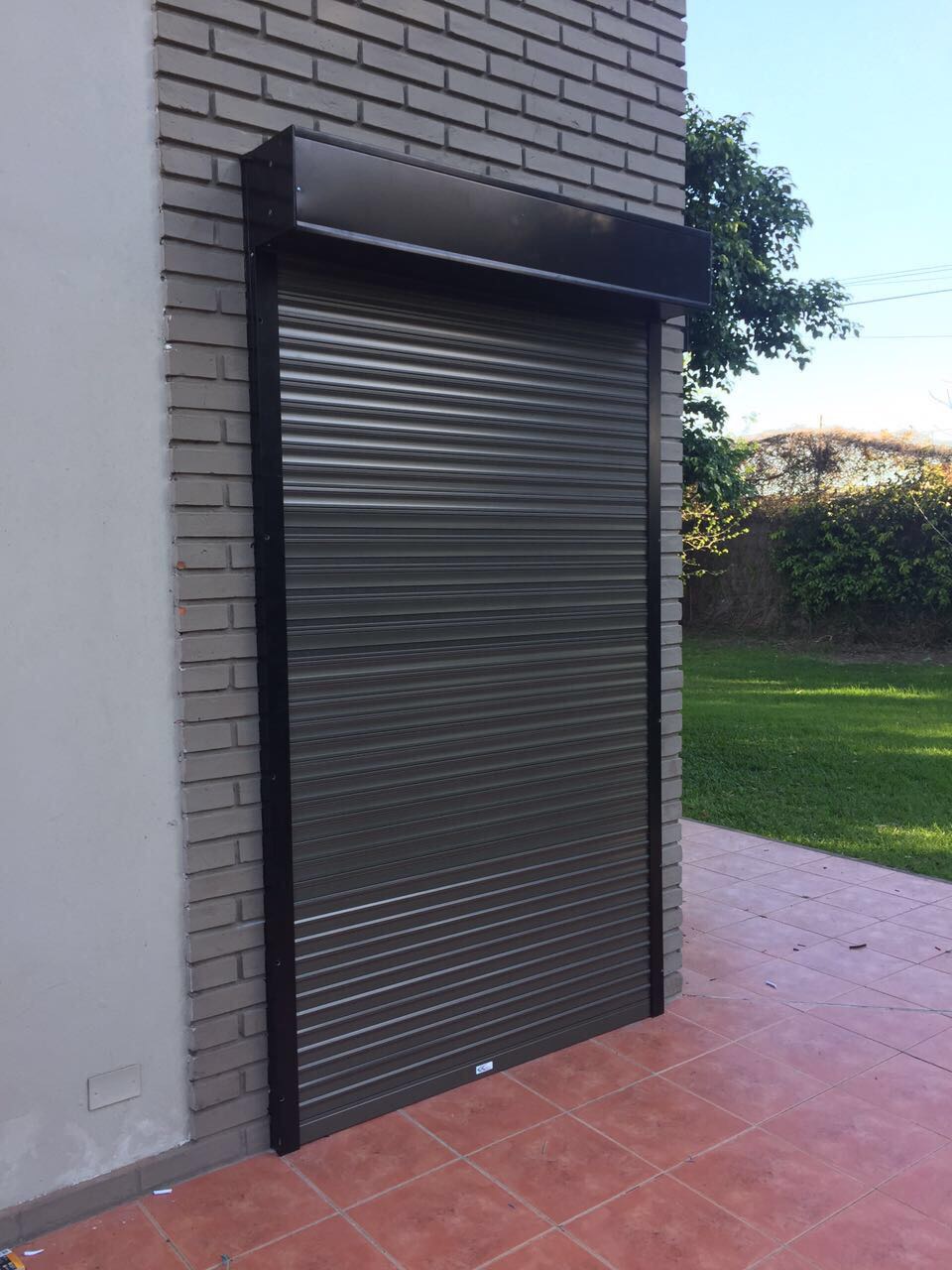 Cajón exterior autoblocante