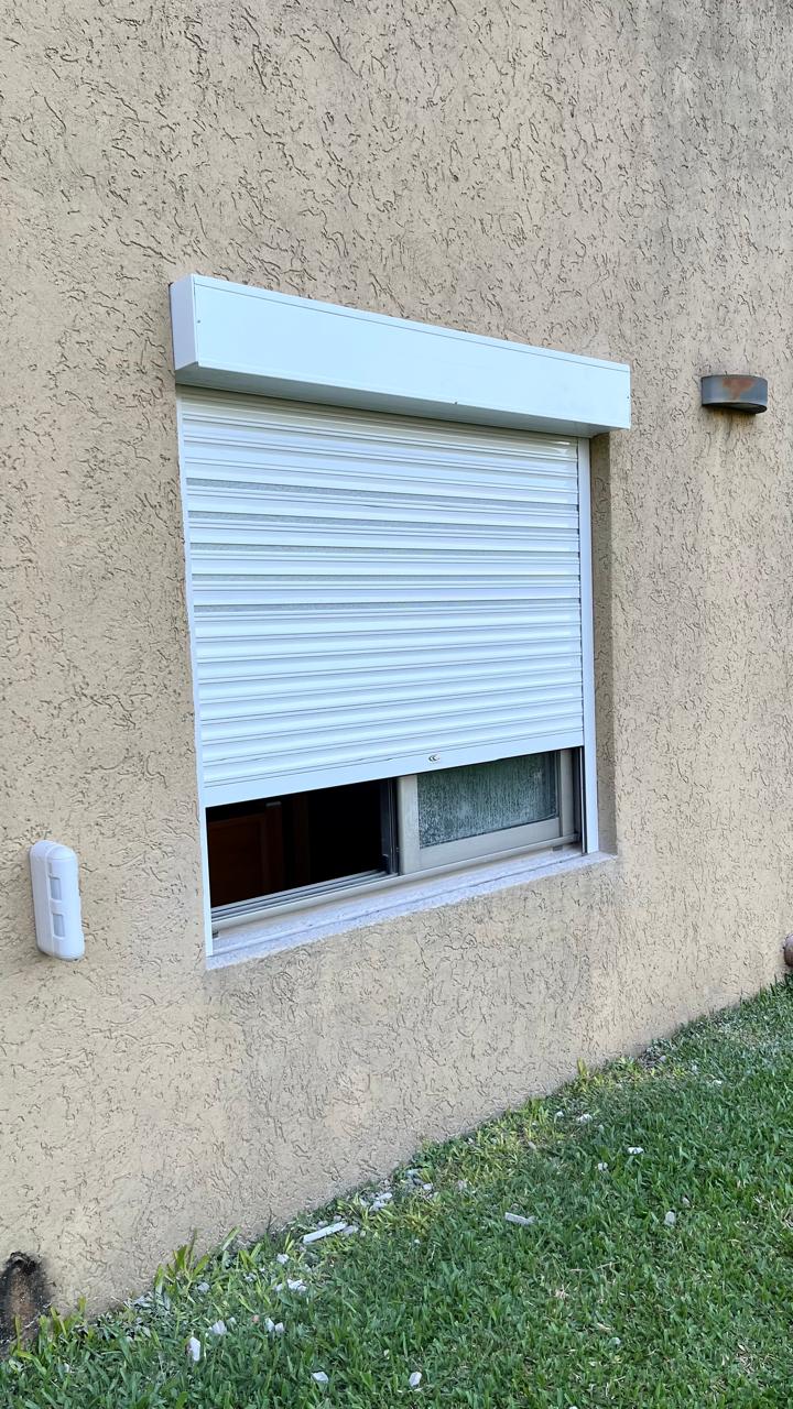 Cajón exterior autoblocante