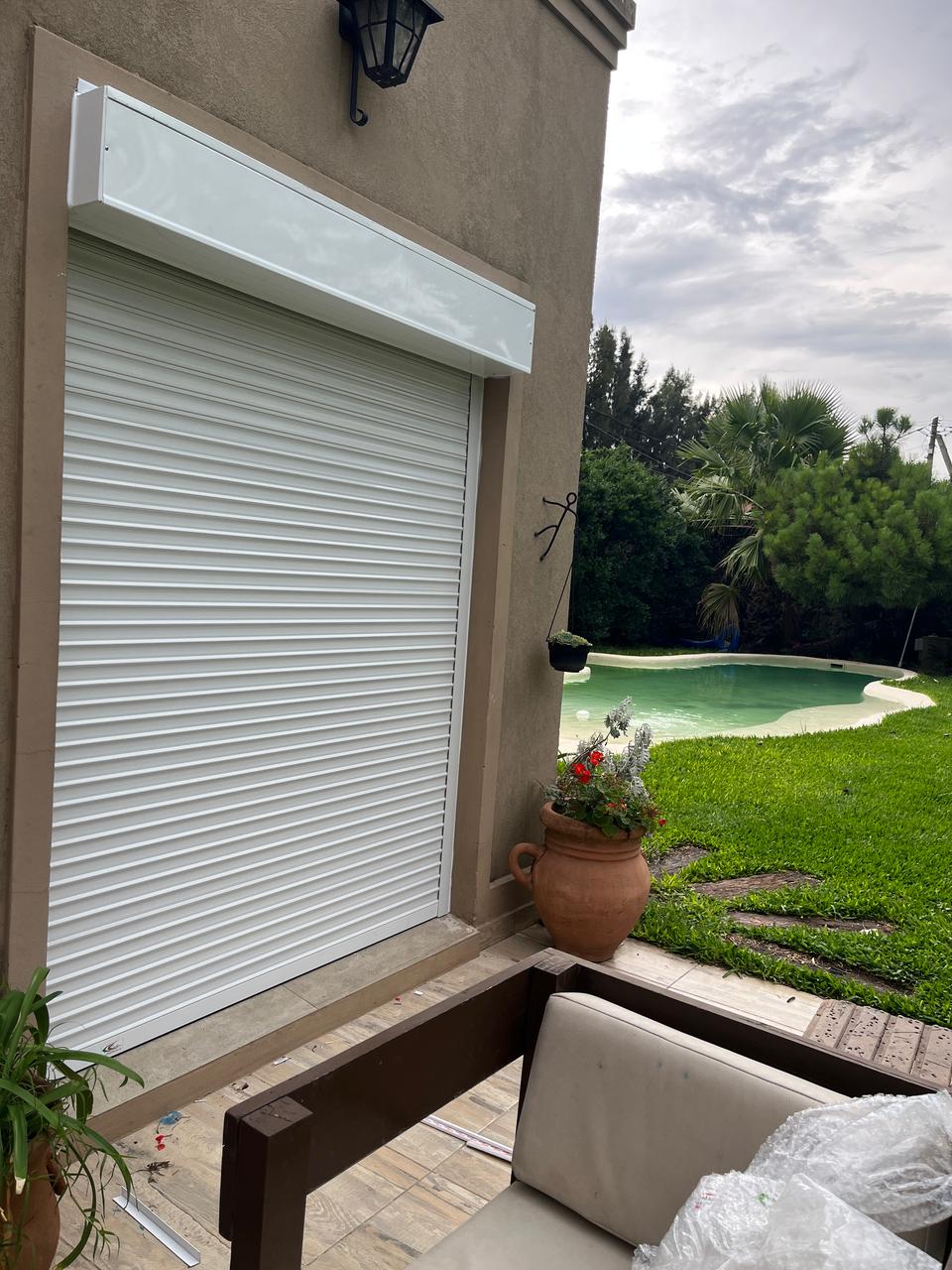 Cajón exterior autoblocante